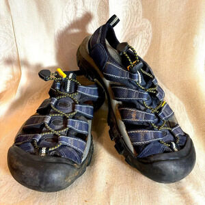 KEEN Sz 8 Newport Waterproof Bungee Closure Comfort Insole  Outdoor Sandals